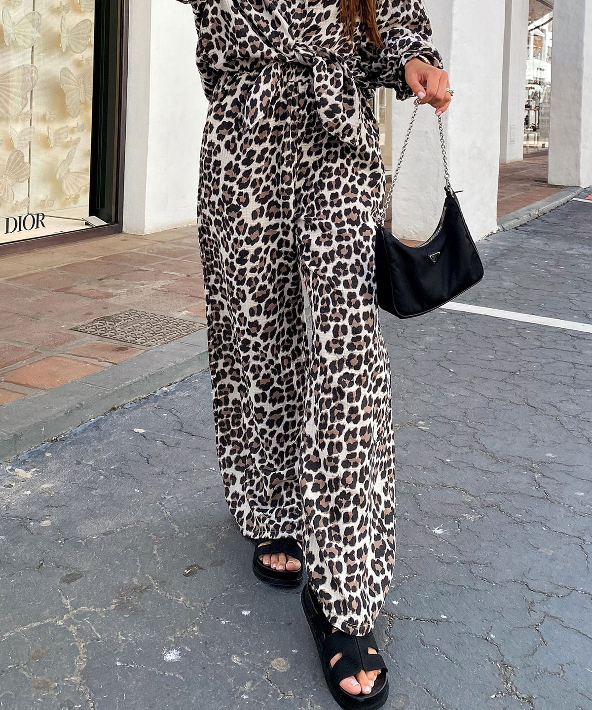 Pantalón de campana de muselina Alba Leo – comodidad ligera y transpirable con un moderno estampado de leopardo