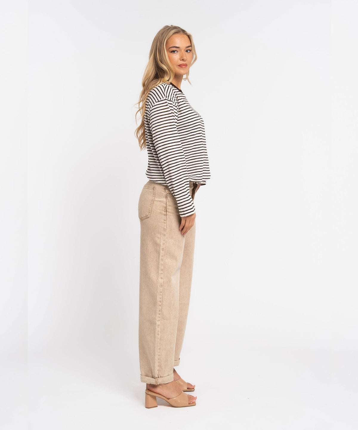 Jeans beige elásticos de pierna globo Laeticia