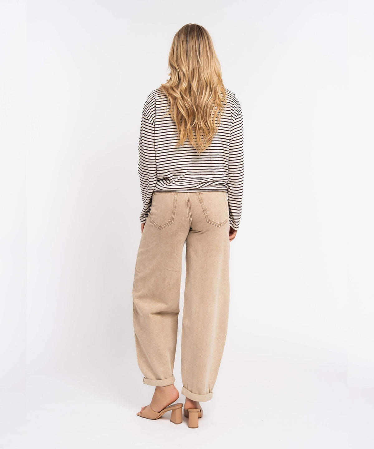 Jeans beige elásticos de pierna globo Laeticia