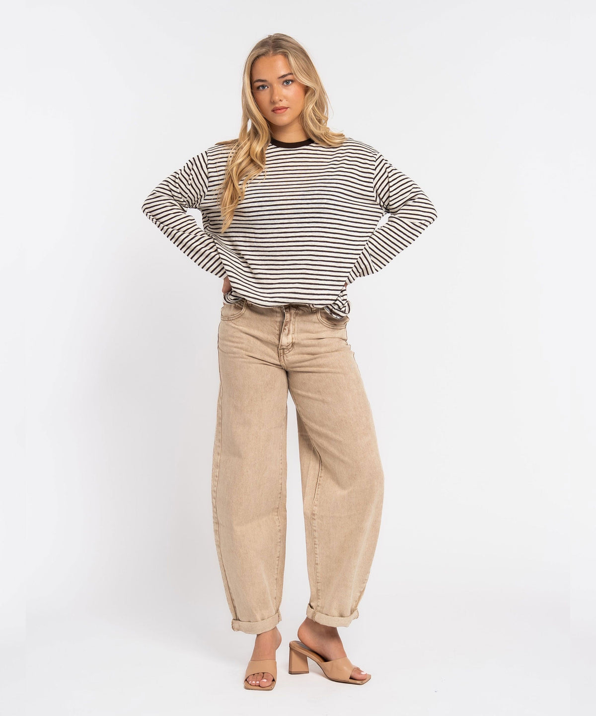 Jeans beige elásticos de pierna globo Laeticia