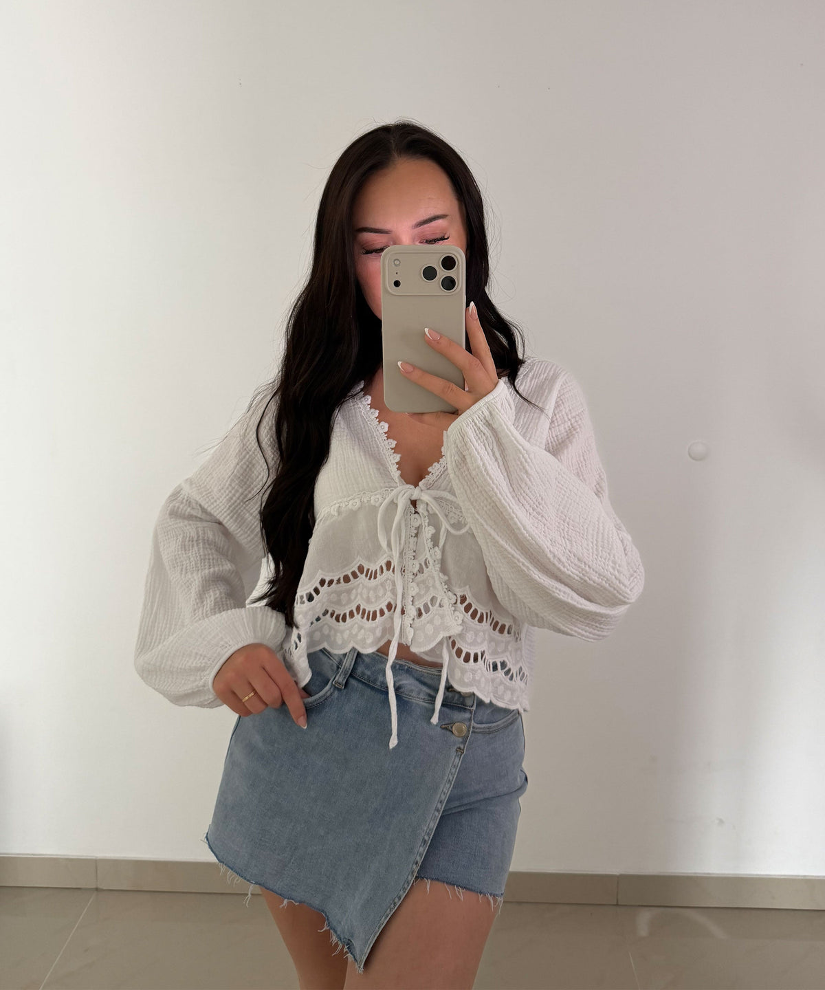 Blusa de muselina Rena – Blanco, ligera y elegante