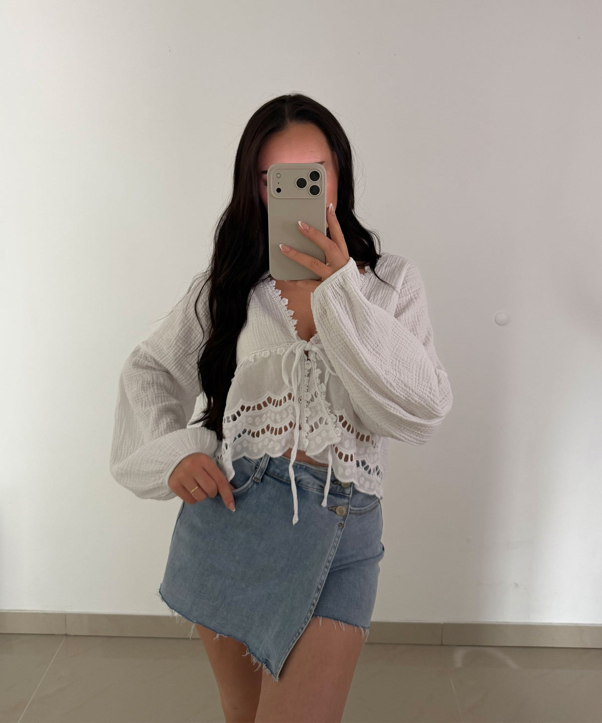 Blusa de muselina Rena – Blanco, ligera y elegante